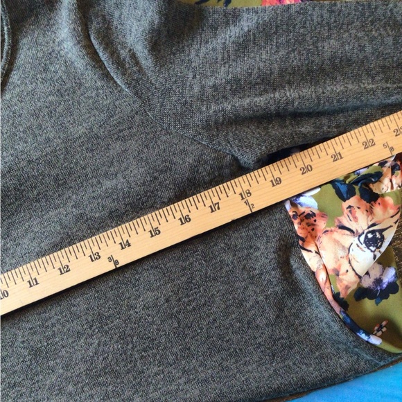 Sweater/poly multilevel top. - Picture 8 of 9